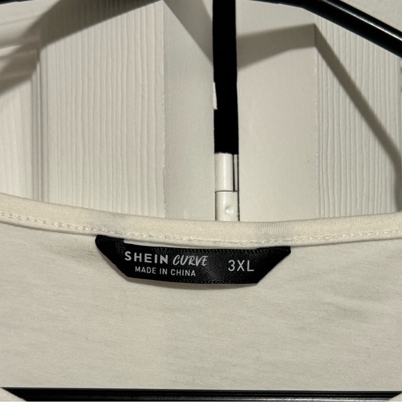 It’s not me it’s you crop tee! - Picture 3 of 4